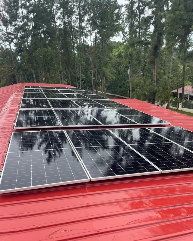 Paneles solares instalados por Volt Factory: Cermeño · 28 paneles
