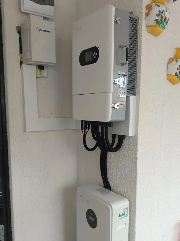 Inversor híbrido y batería · La Chorrera